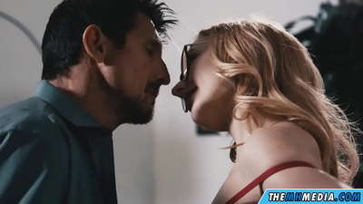 Romantiskt sex med en slampig blondin